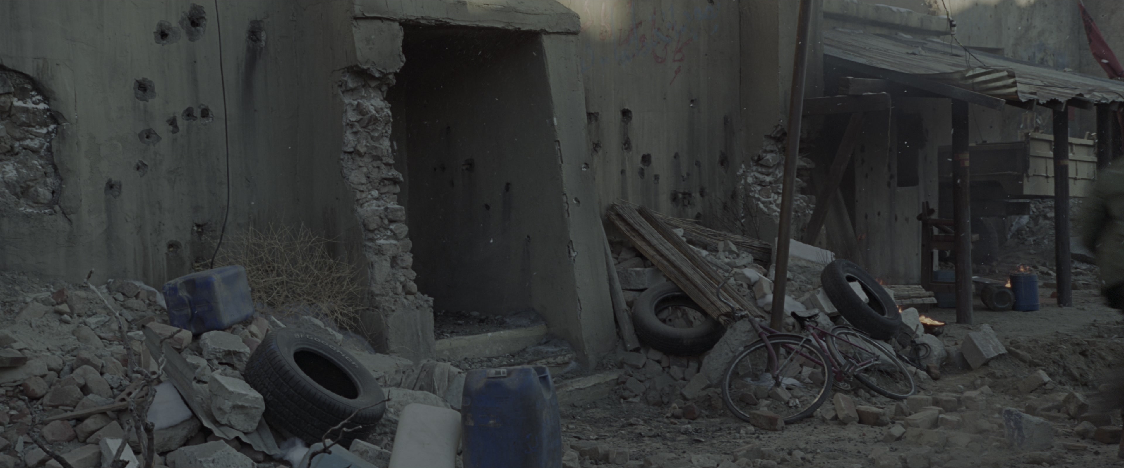 Iron Man (2008), wide, 2.40:1 — film still