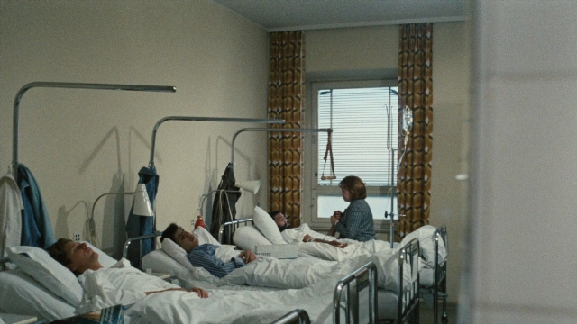Wide shot frame from Angst essen Seele auf — standing, room, bed