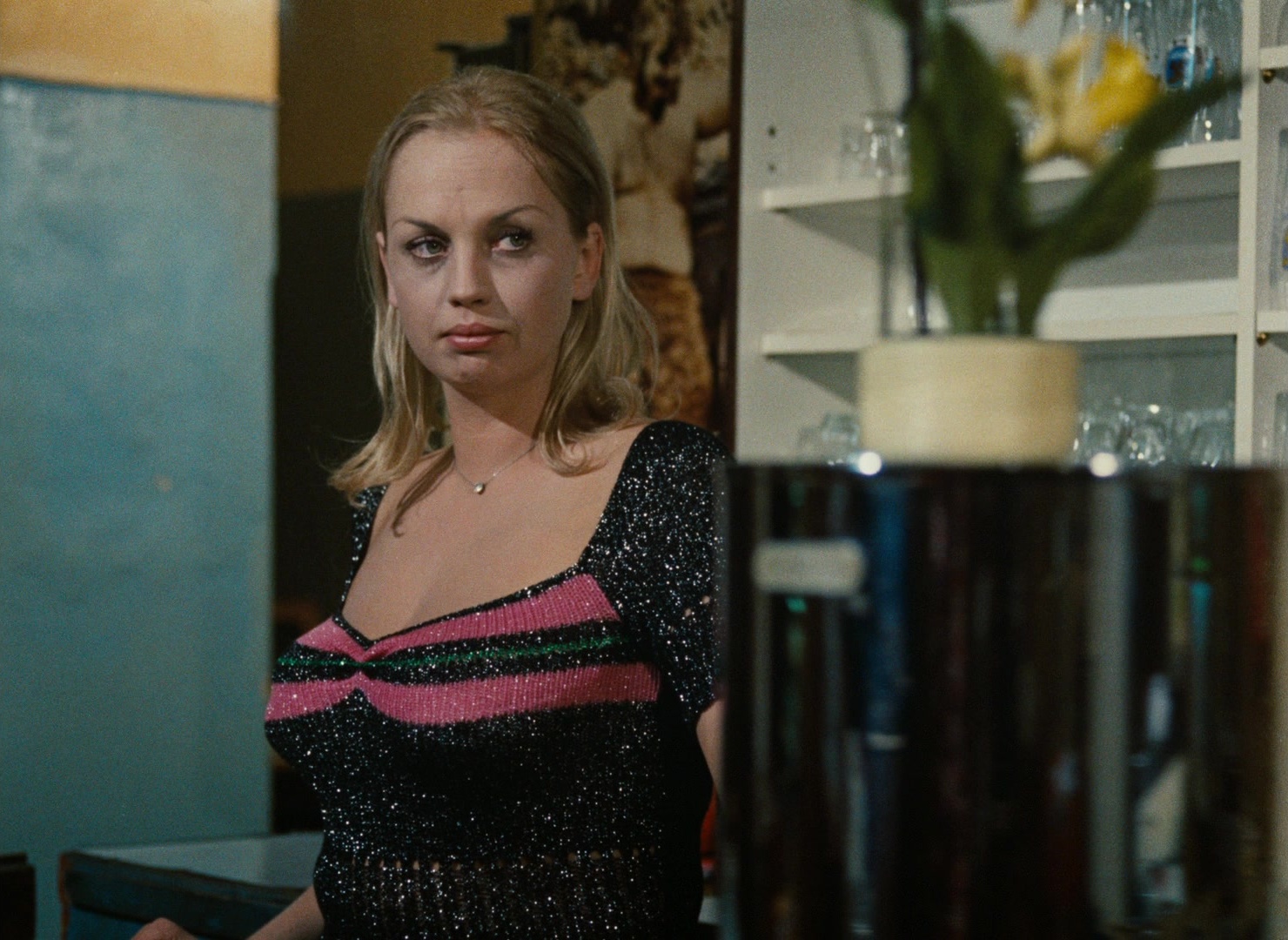 Angst essen Seele auf (1974), wide, 1.37:1 — film still