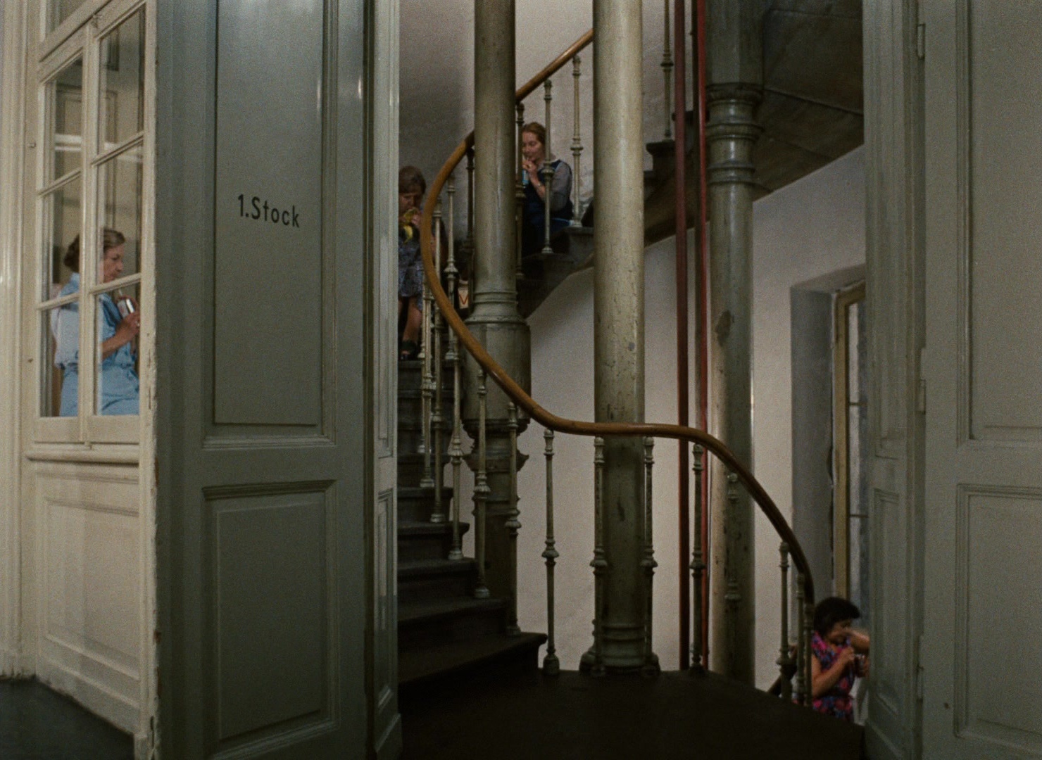 Angst essen Seele auf (1974), wide, 1.37:1 — film still