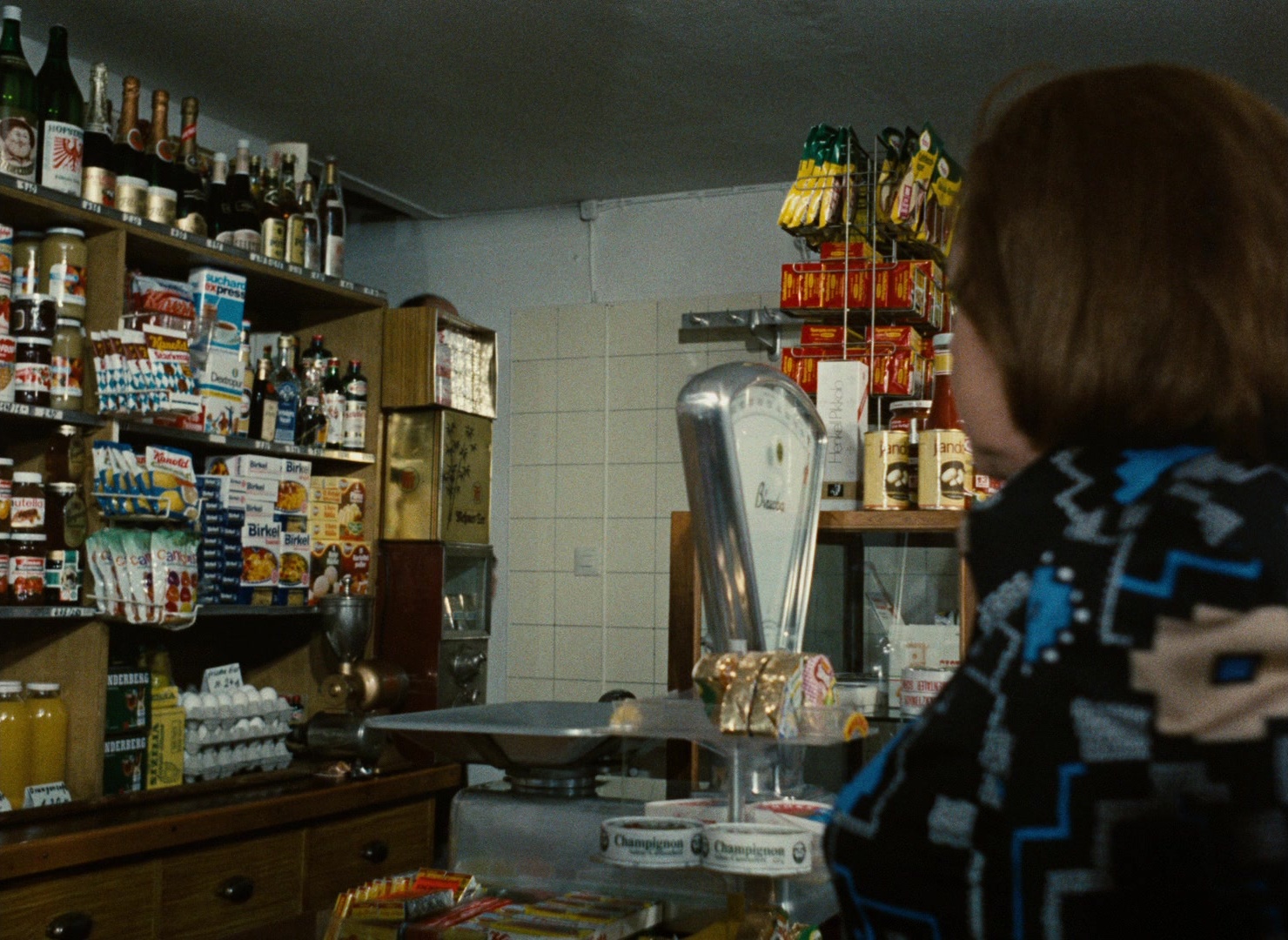 Angst essen Seele auf (1974), wide, 1.37:1 — film still