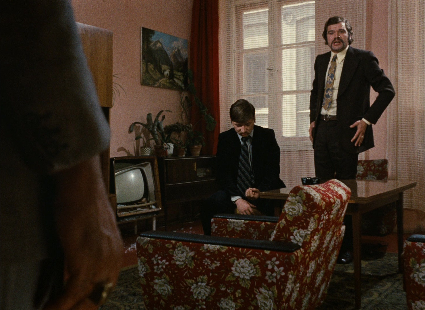 Angst essen Seele auf (1974), wide, 1.37:1 — film still