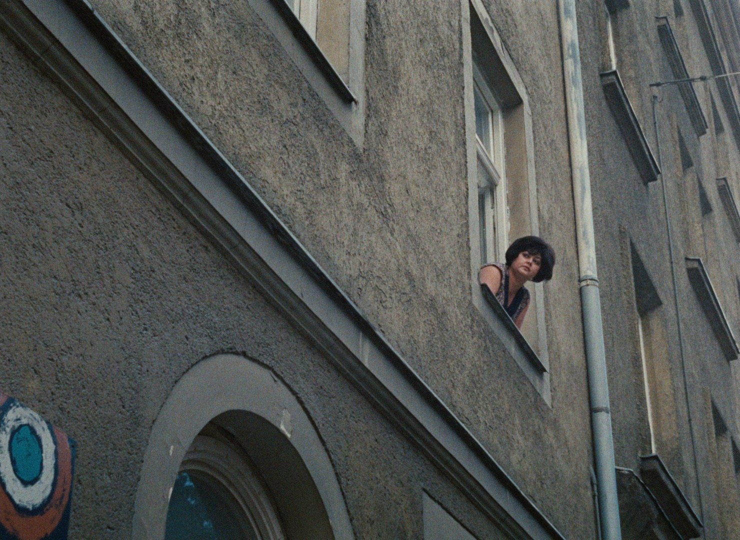 Angst essen Seele auf (1974), wide, 1.37:1 — film still