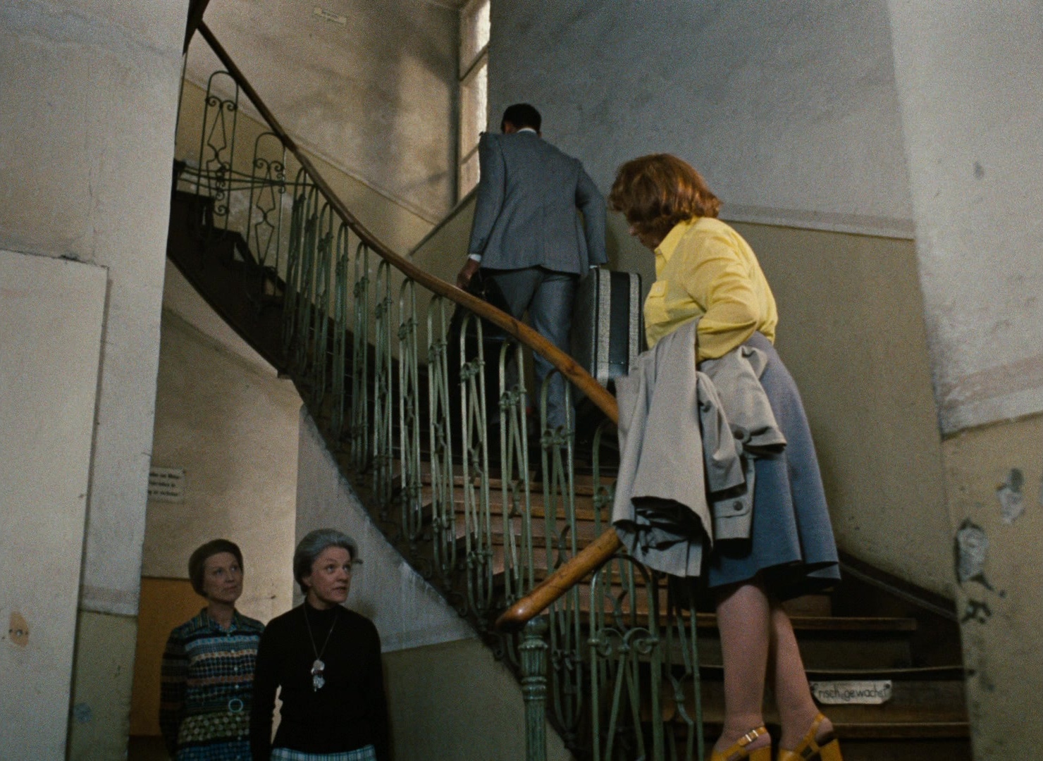 Angst essen Seele auf (1974), wide, 1.37:1 — film still