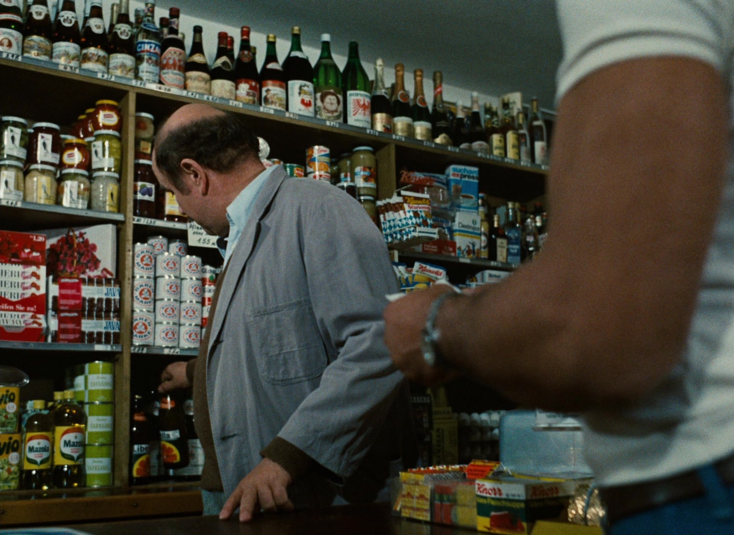 Angst essen Seele auf (1974), wide, 1.37:1 — film still