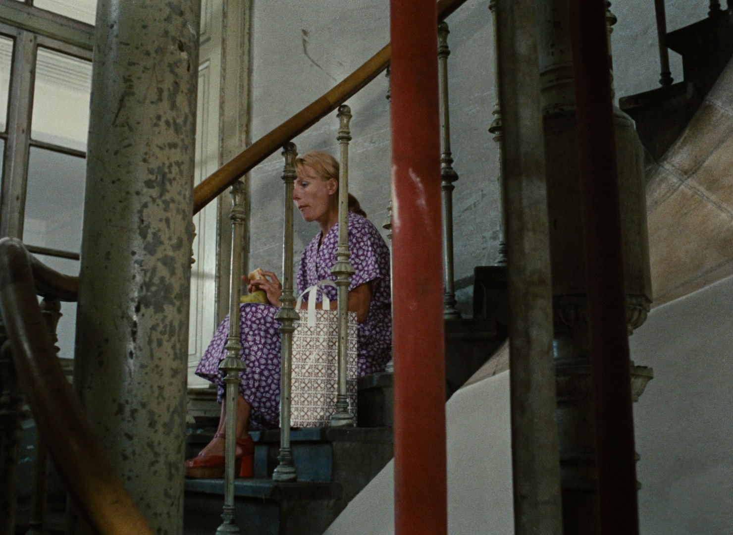 Angst essen Seele auf (1974), wide, 1.37:1 — film still