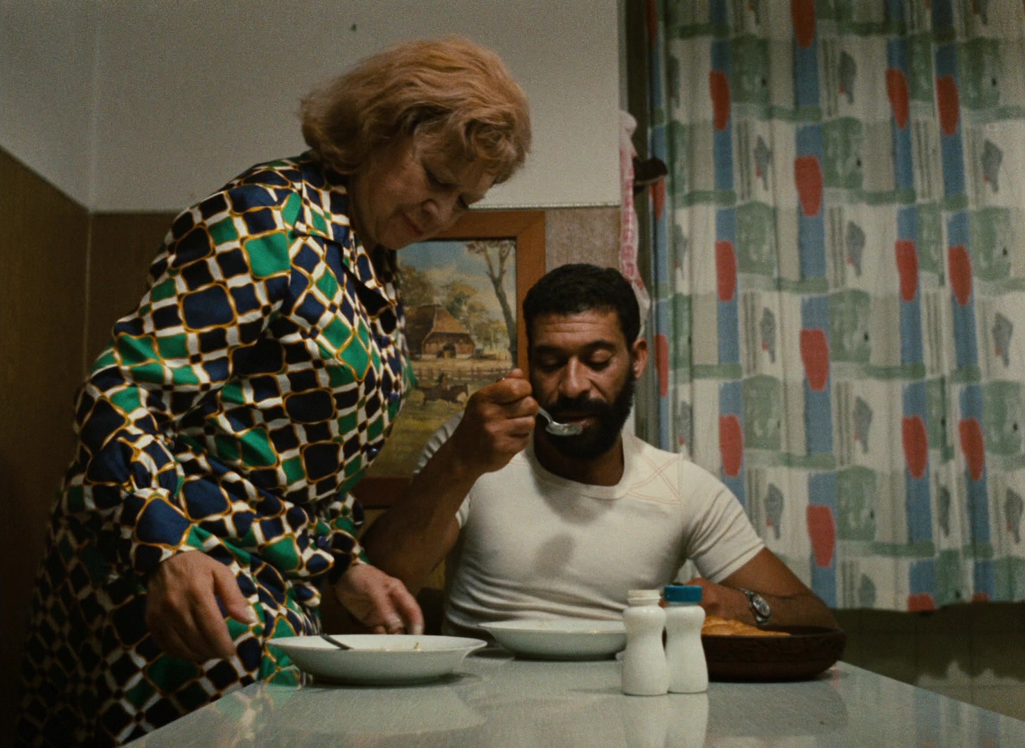 Angst essen Seele auf (1974), wide, 1.37:1 — film still