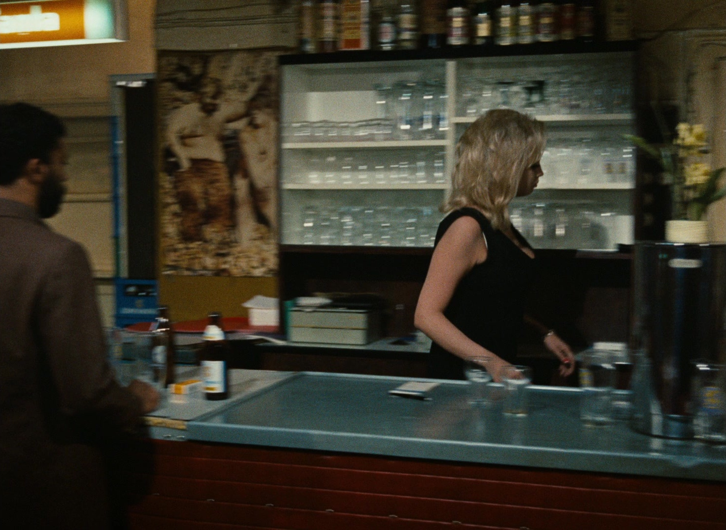 Angst essen Seele auf (1974), wide, 1.37:1 — film still