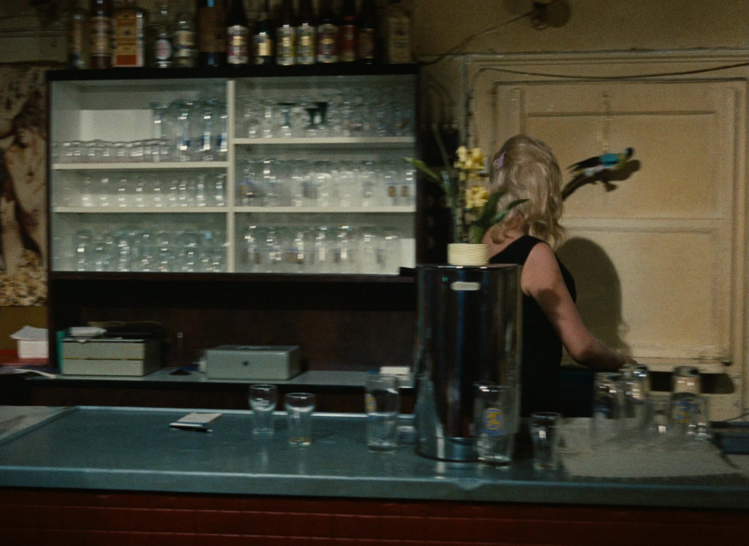 Angst essen Seele auf (1974), wide, 1.37:1 — film still
