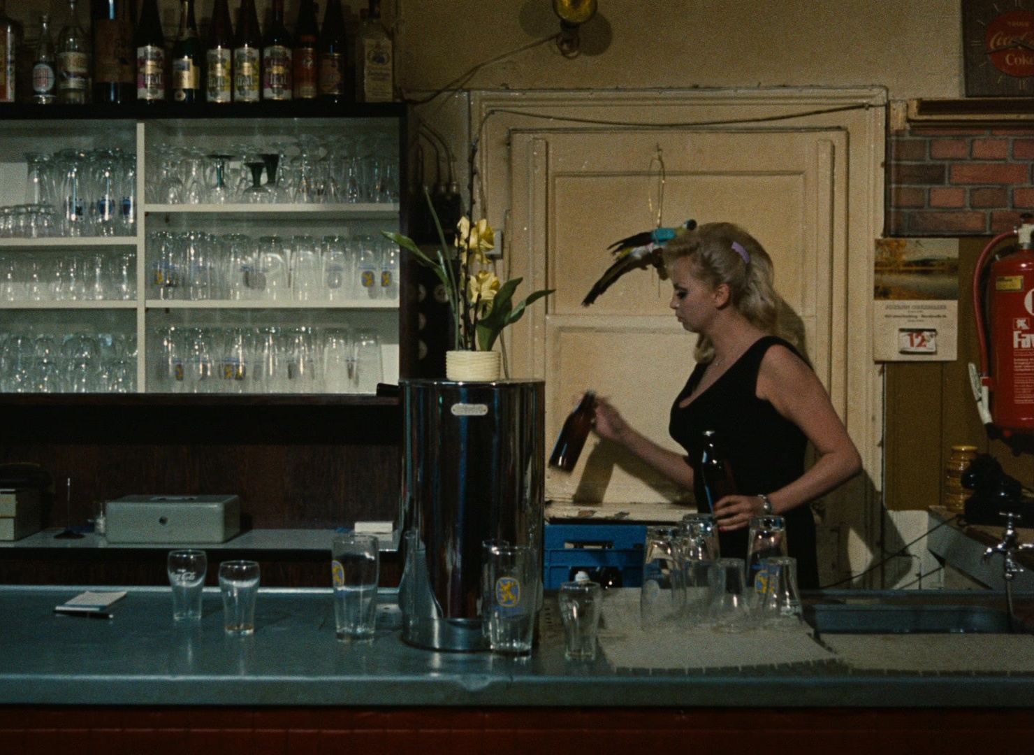 Angst essen Seele auf (1974), wide, 1.37:1 — film still