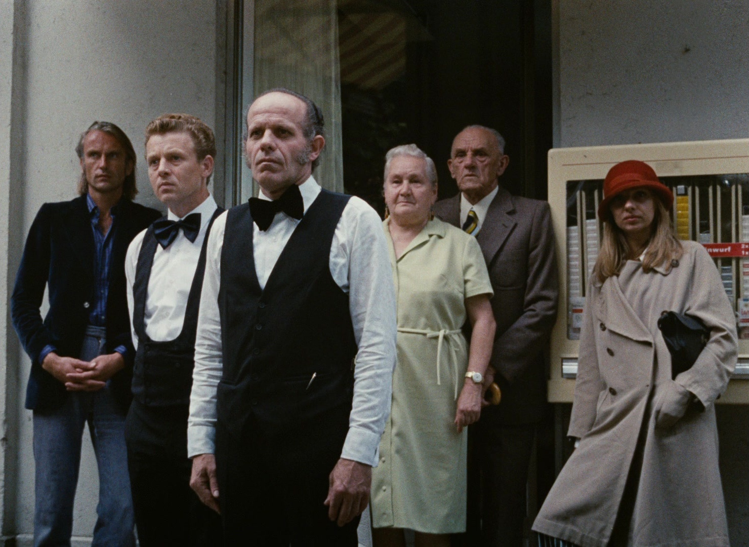 Angst essen Seele auf (1974), wide, 1.37:1 — film still