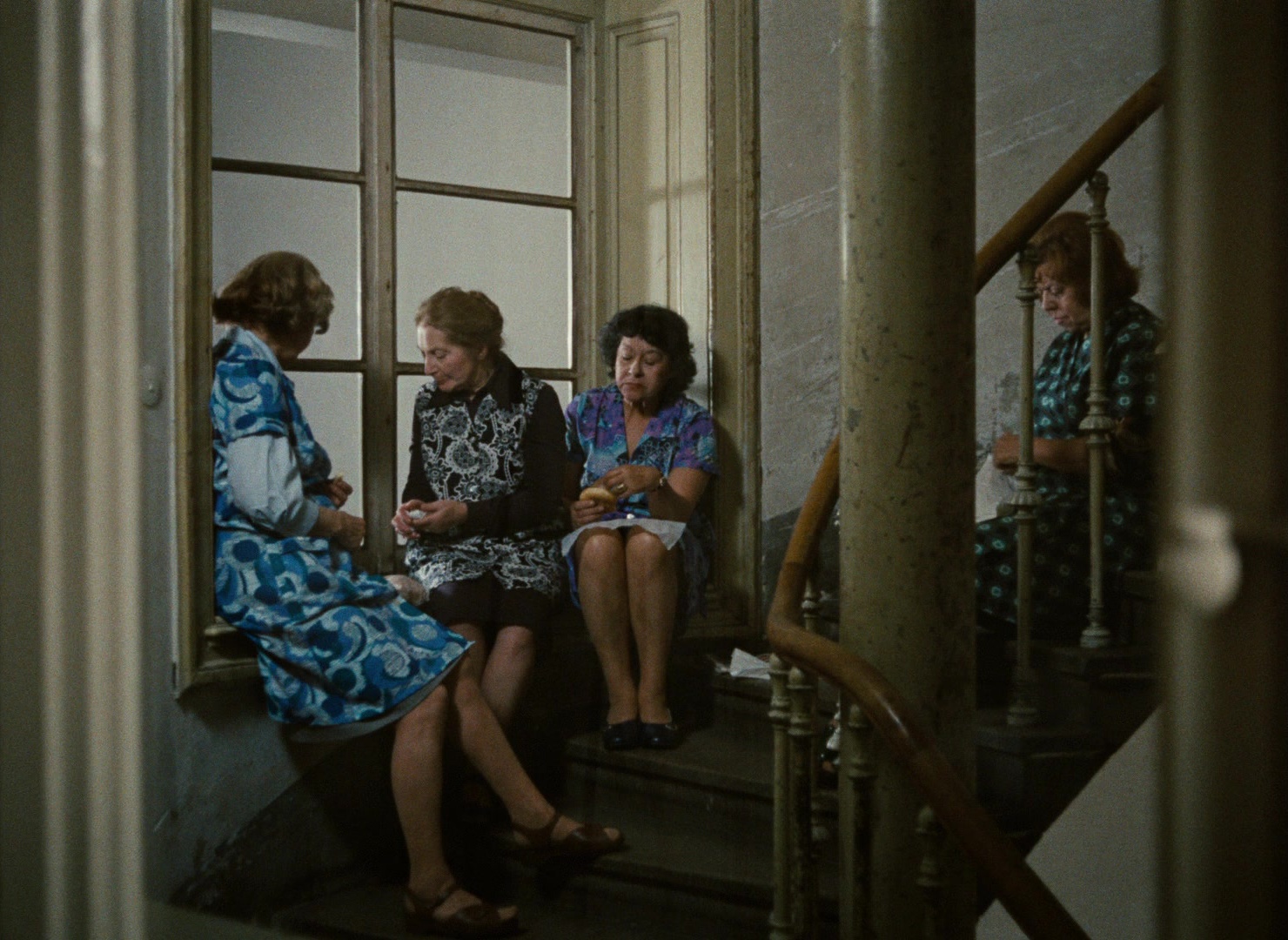 Angst essen Seele auf (1974), wide, 1.37:1 — film still