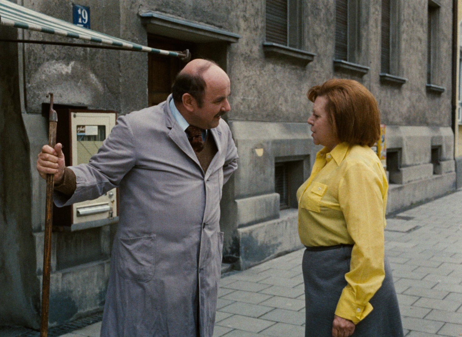 Angst essen Seele auf (1974), wide, 1.37:1 — film still