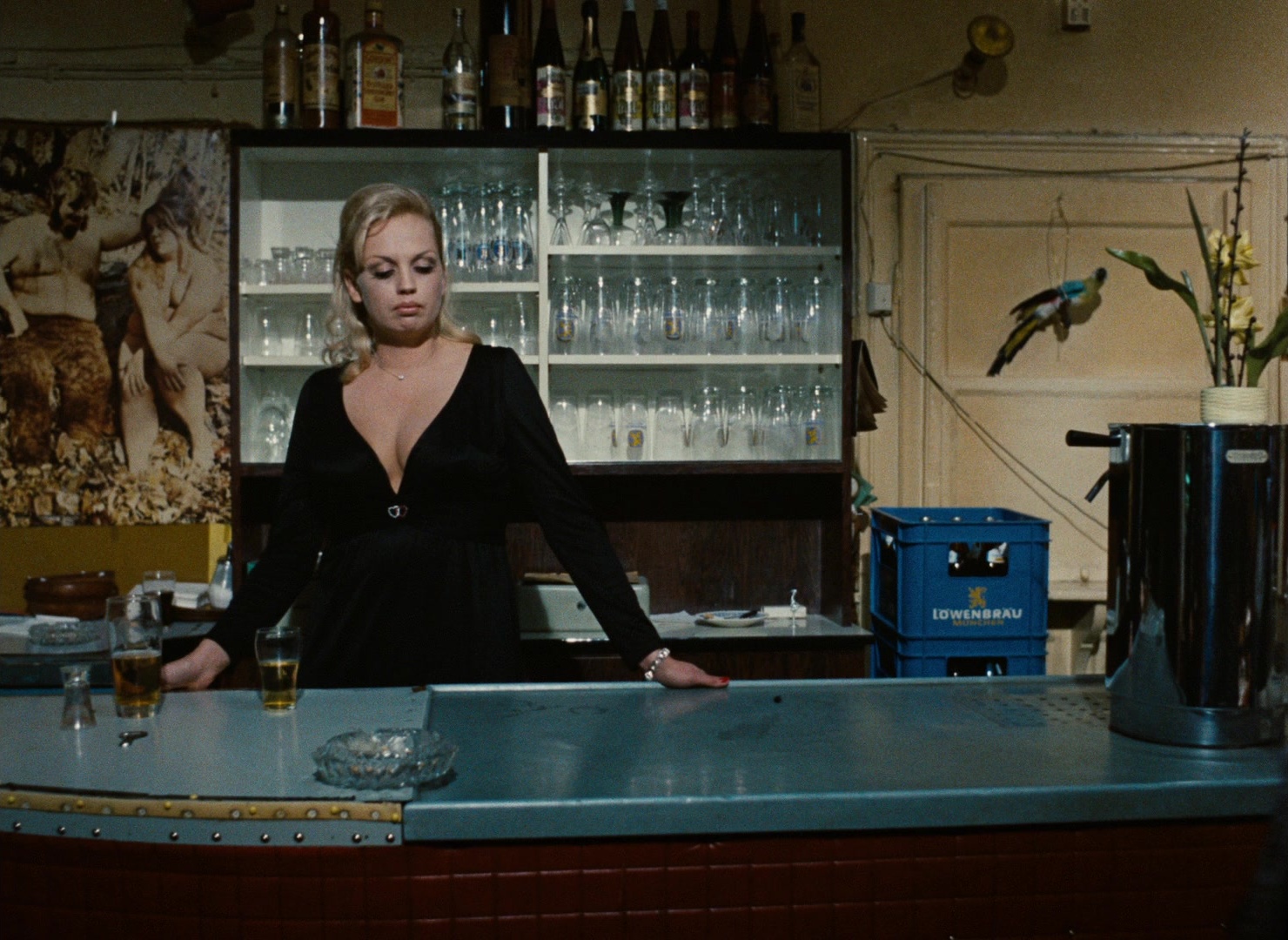 Angst essen Seele auf (1974), wide, 1.37:1 — film still