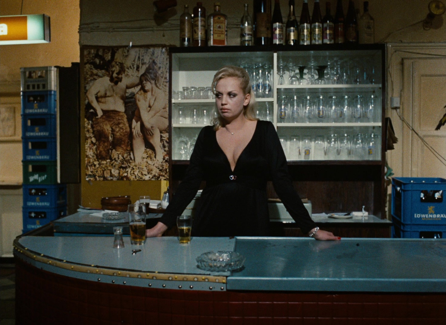 Angst essen Seele auf (1974), wide, 1.37:1 — film still