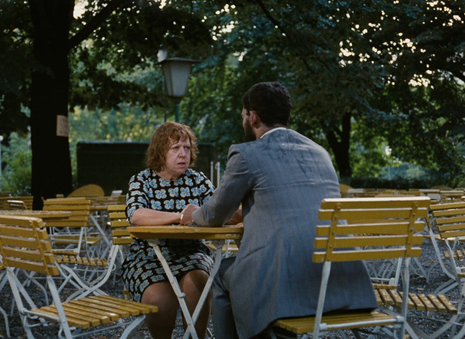 Angst essen Seele auf (1974), wide, 1.37:1 — film still