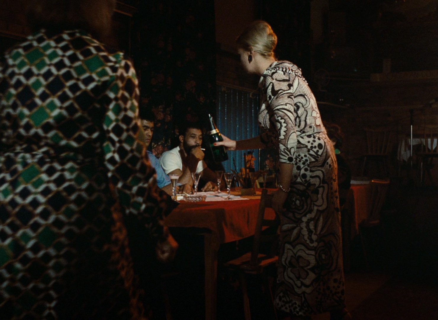 Angst essen Seele auf (1974), wide, 1.37:1 — film still