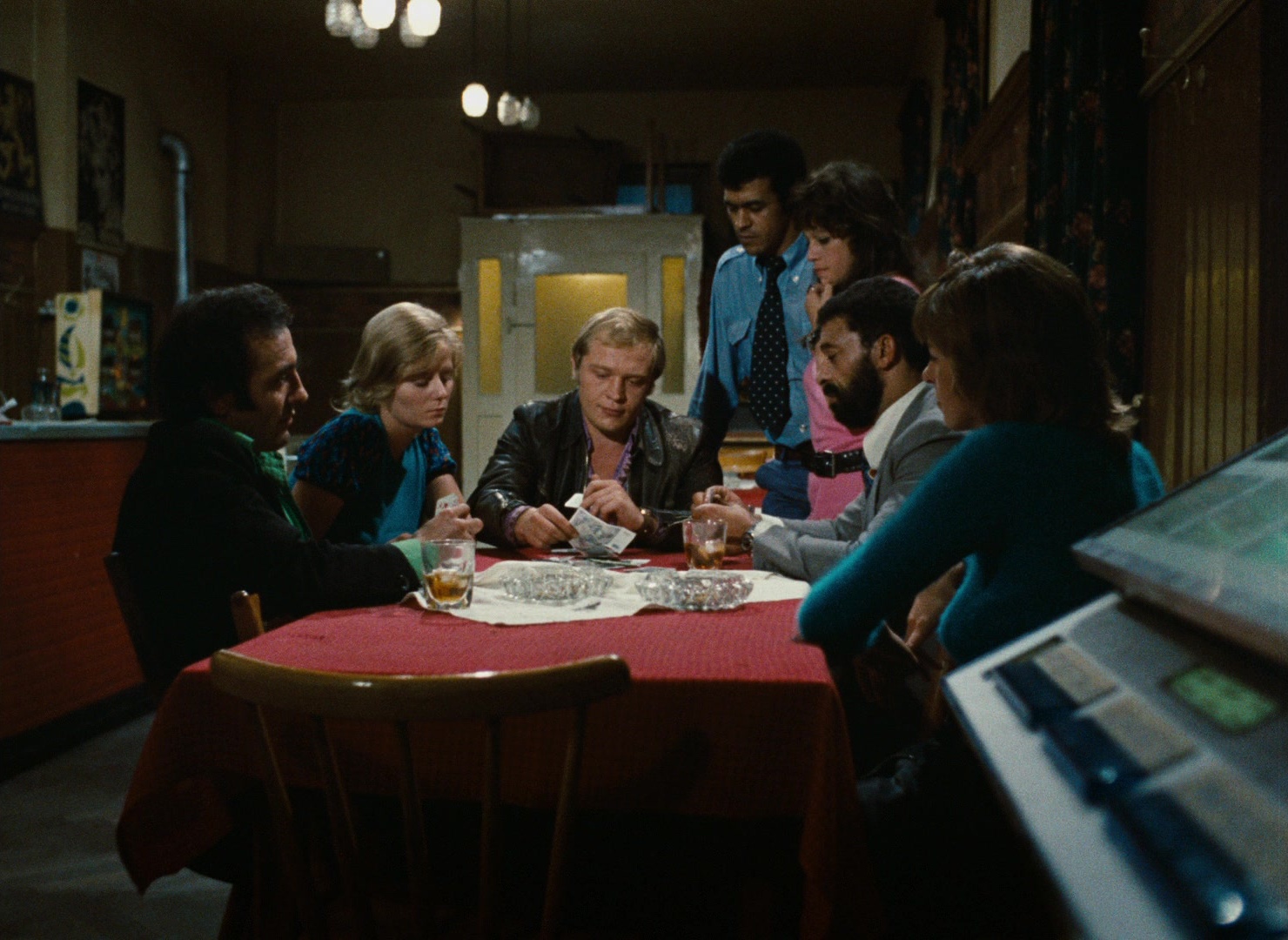 Angst essen Seele auf (1974), wide, 1.37:1 — film still