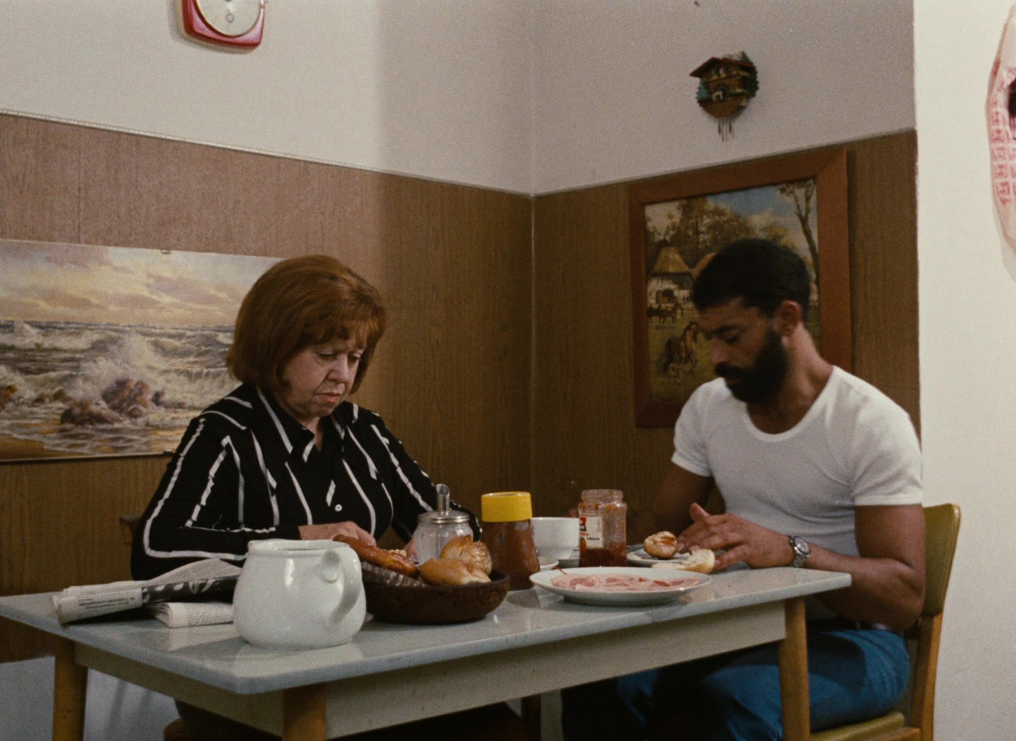Angst essen Seele auf (1974), wide, 1.37:1 — film still