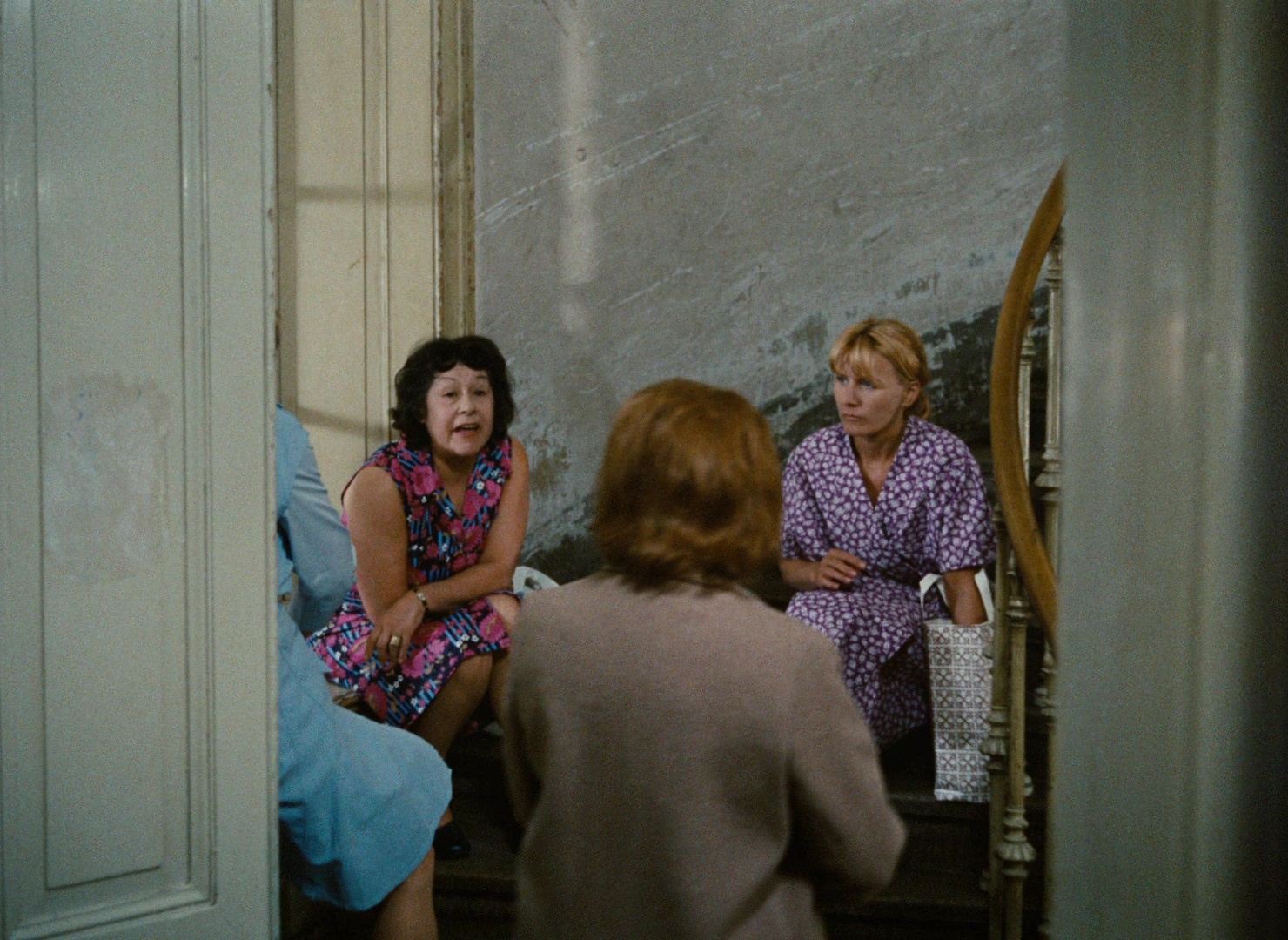 Angst essen Seele auf (1974), wide, 1.37:1 — film still