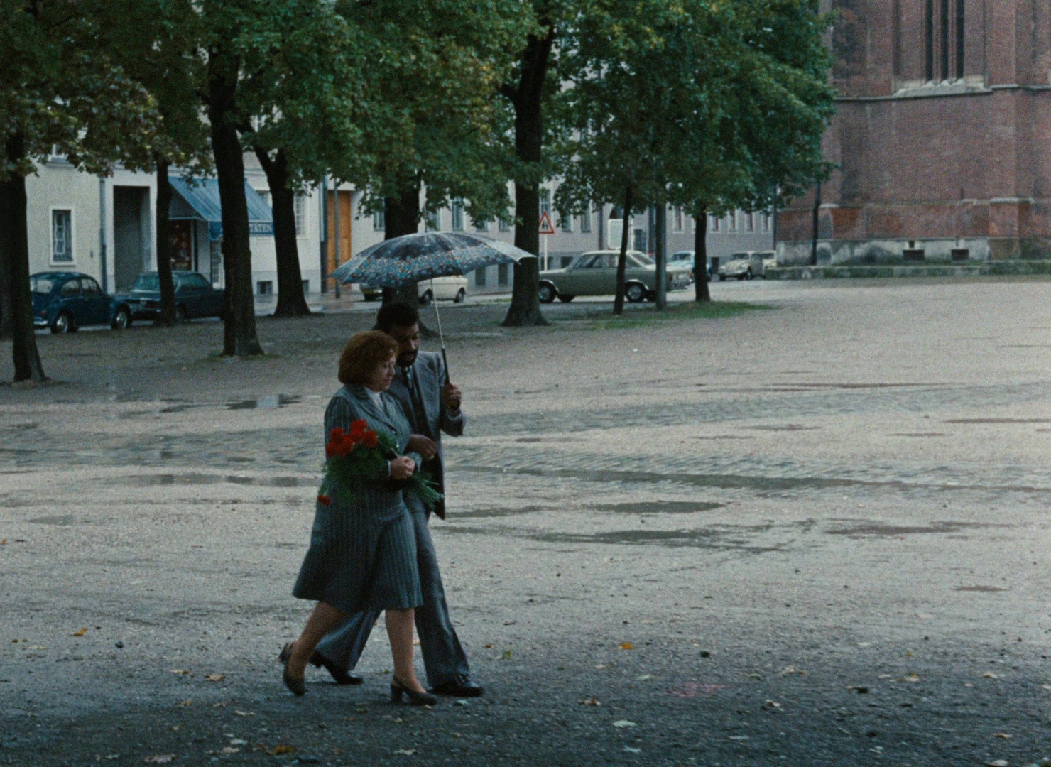 Angst essen Seele auf (1974), wide, 1.37:1 — film still