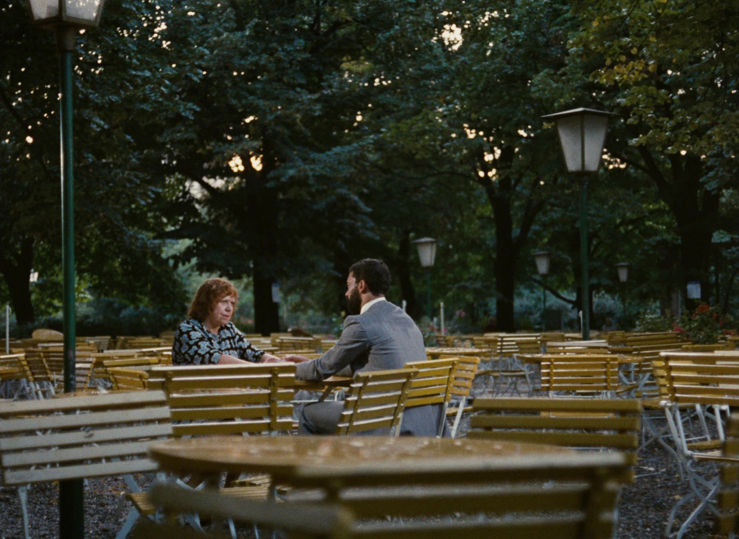 Angst essen Seele auf (1974), wide, 1.37:1 — film still