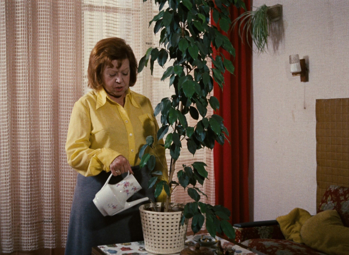 Angst essen Seele auf (1974), wide, 1.37:1 — film still