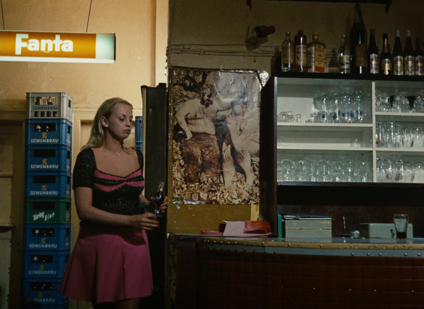 Angst essen Seele auf (1974), wide, 1.37:1 — film still