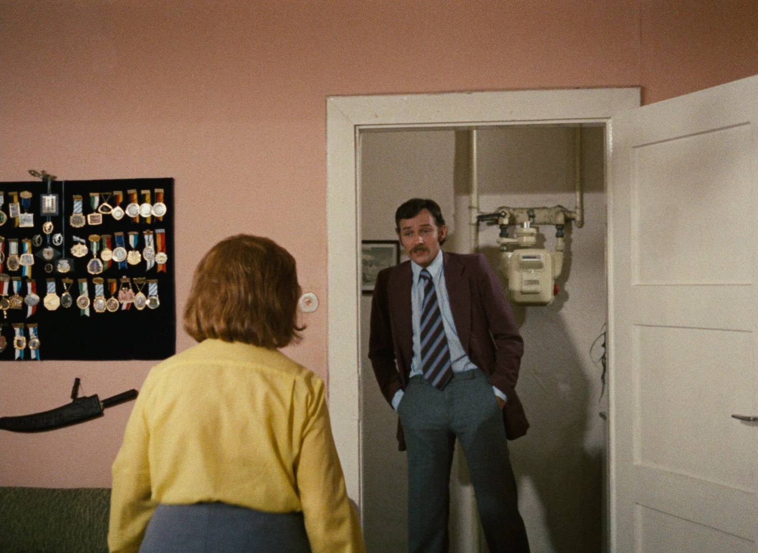 Angst essen Seele auf (1974), wide, 1.37:1 — film still