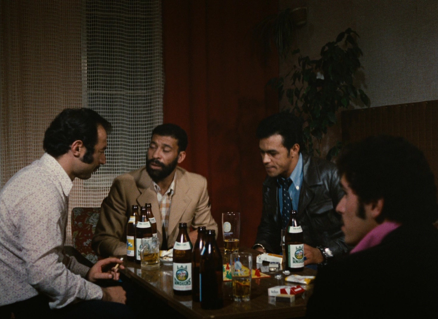 Angst essen Seele auf (1974), wide, 1.37:1 — film still