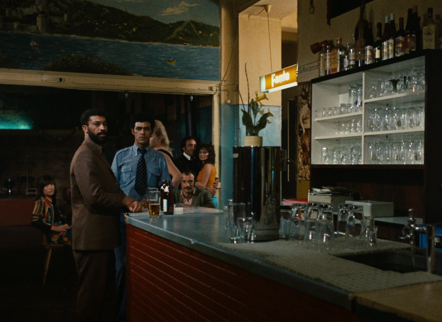 Angst essen Seele auf (1974), wide, 1.37:1 — film still