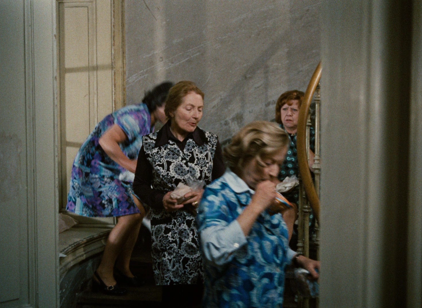 Angst essen Seele auf (1974), wide, 1.37:1 — film still