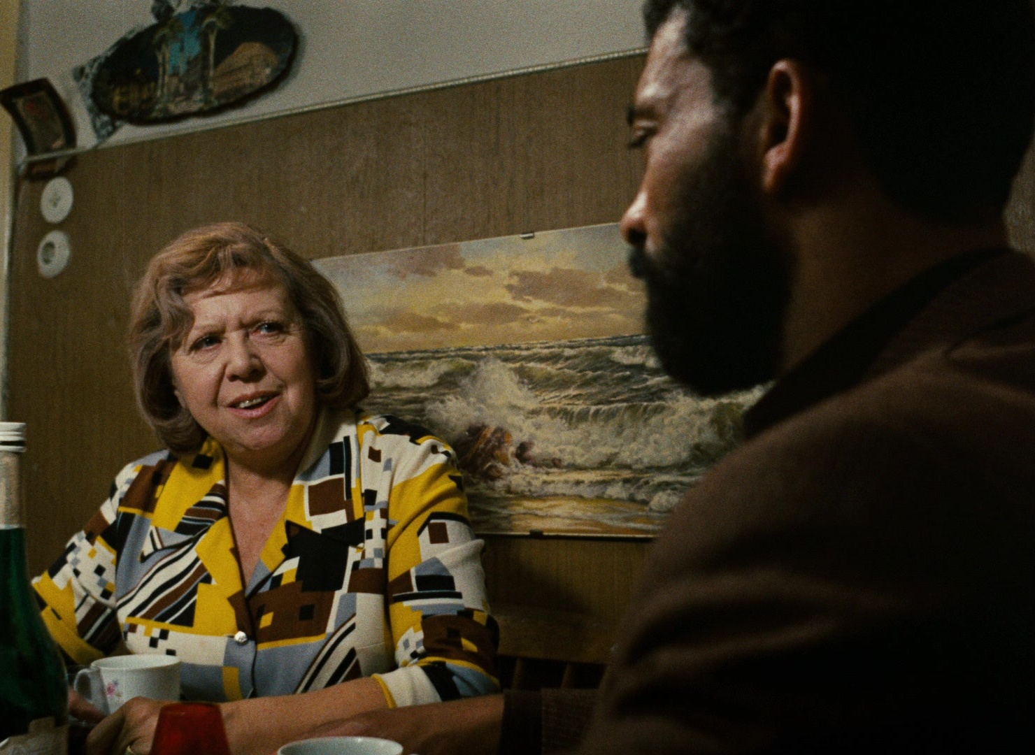 Angst essen Seele auf (1974), wide, 1.37:1 — film still