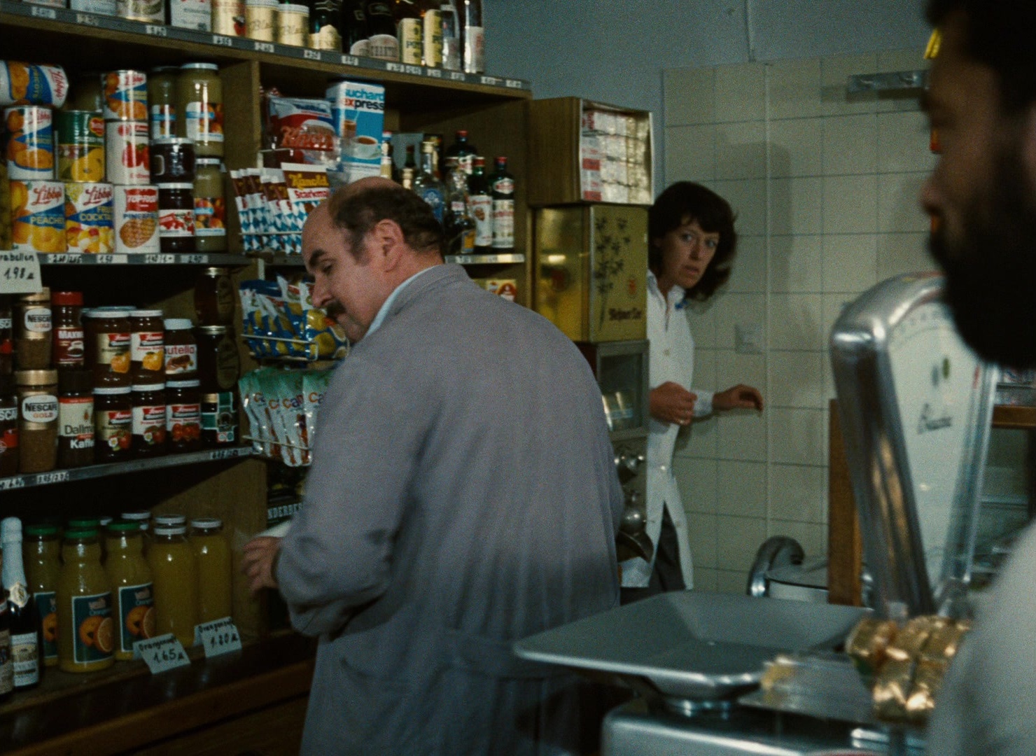 Angst essen Seele auf (1974), wide, 1.37:1 — film still