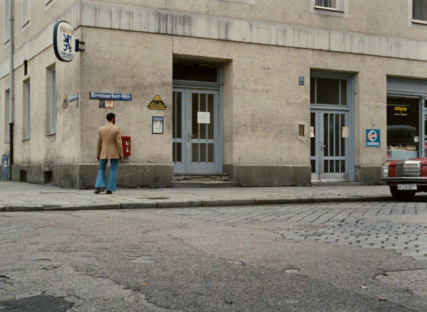Angst essen Seele auf (1974), wide, 1.37:1 — film still