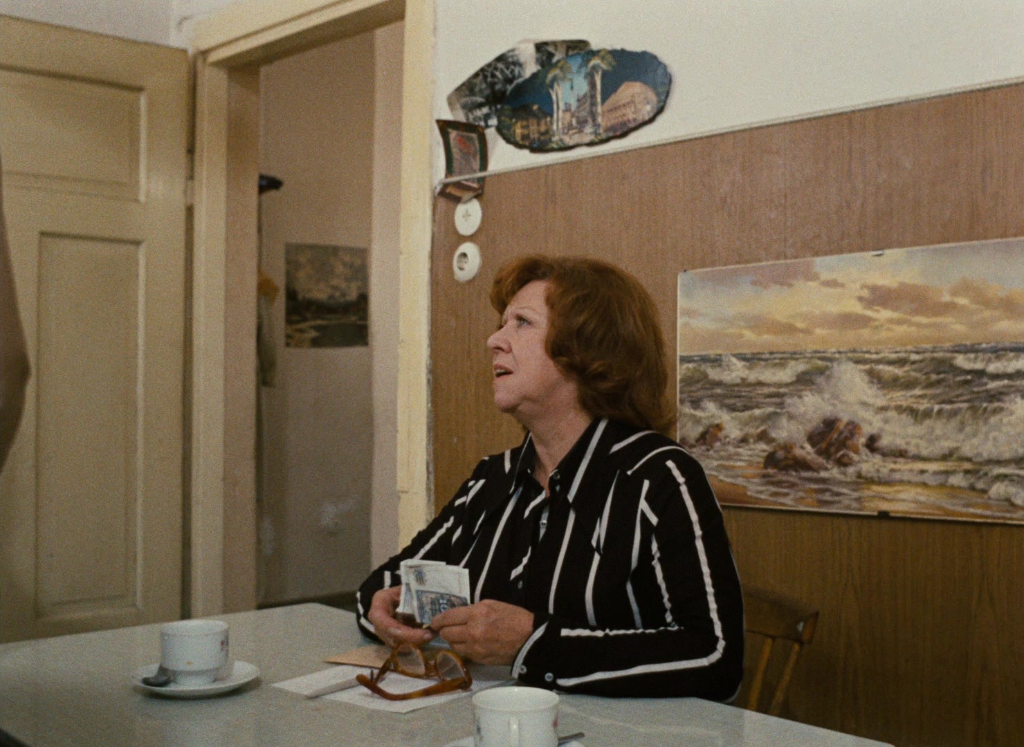 Angst essen Seele auf (1974), wide, 1.37:1 — film still
