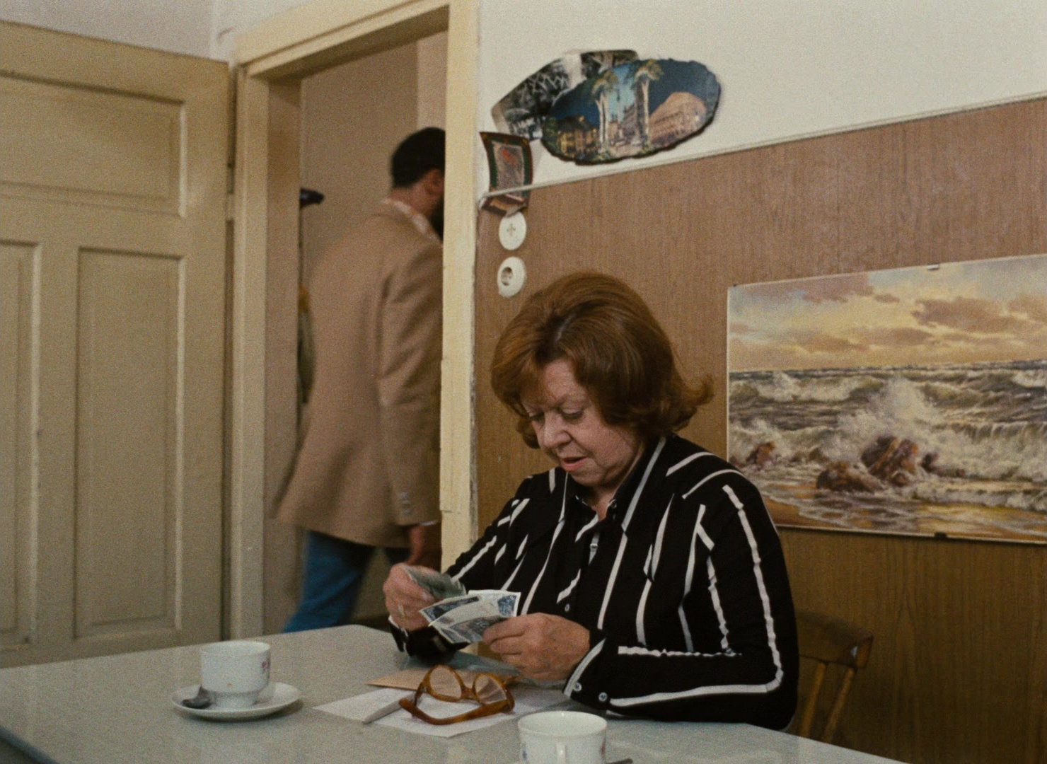 Angst essen Seele auf (1974), wide, 1.37:1 — film still