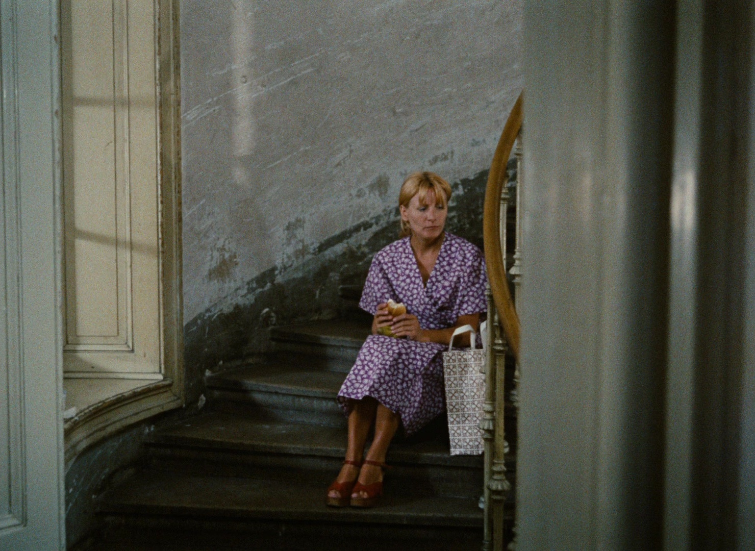 Angst essen Seele auf (1974), wide, 1.37:1 — film still