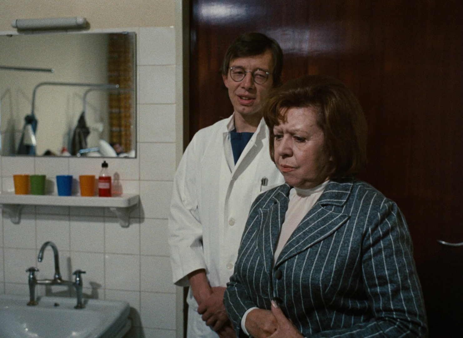 Angst essen Seele auf (1974), wide, 1.37:1 — film still