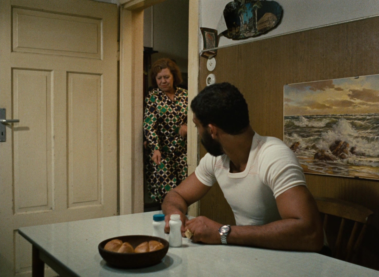 Angst essen Seele auf (1974), wide, 1.37:1 — film still