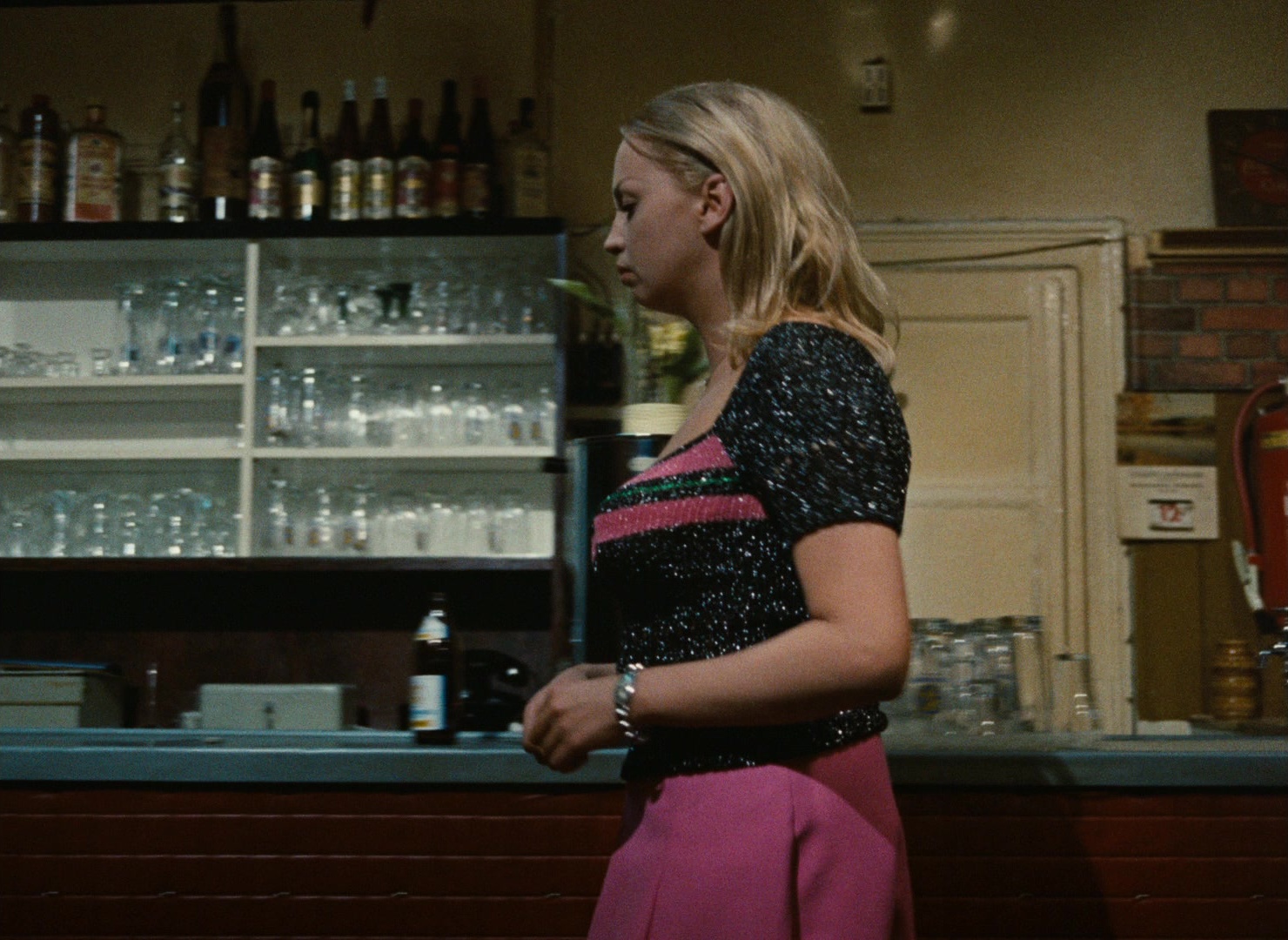 Angst essen Seele auf (1974), wide, 1.37:1 — film still