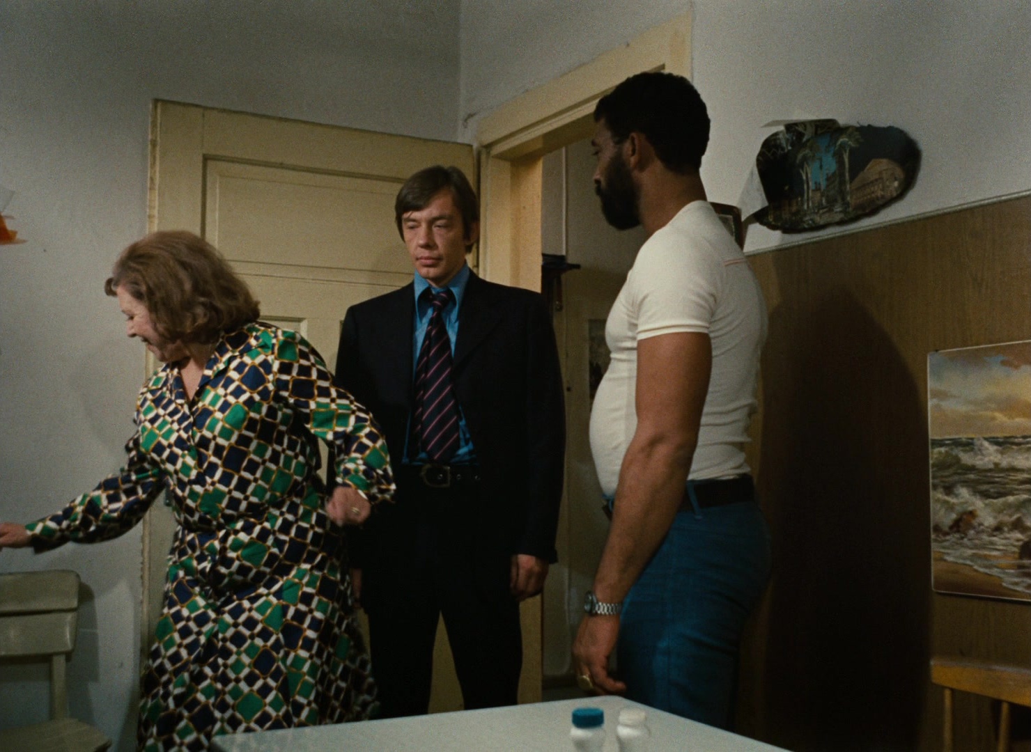 Angst essen Seele auf (1974), wide, 1.37:1 — film still