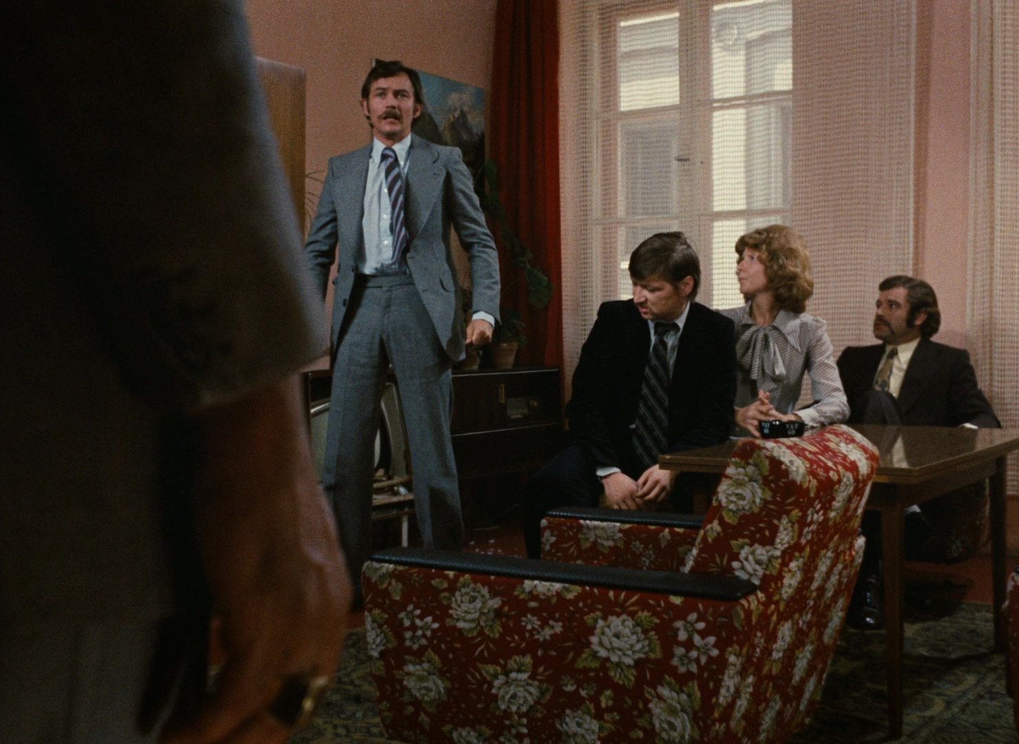 Angst essen Seele auf (1974), wide, 1.37:1 — film still