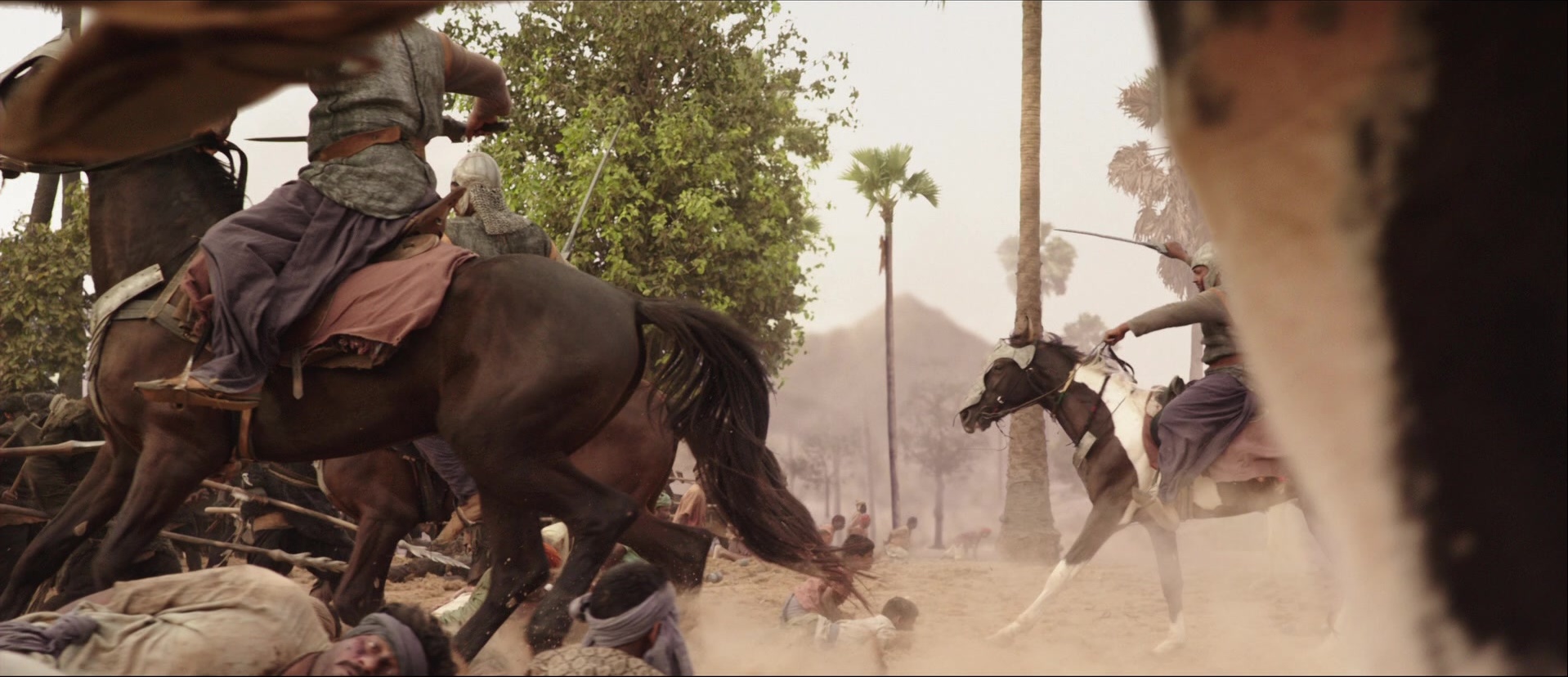 Bãhubali: The Beginning (2015), wide, 2.32:1 — film still
