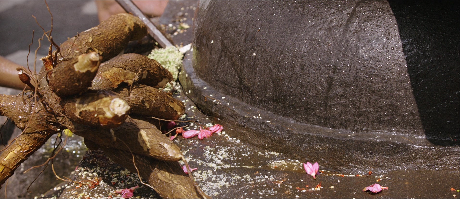 Bãhubali: The Beginning (2015), wide, 2.31:1 — film still