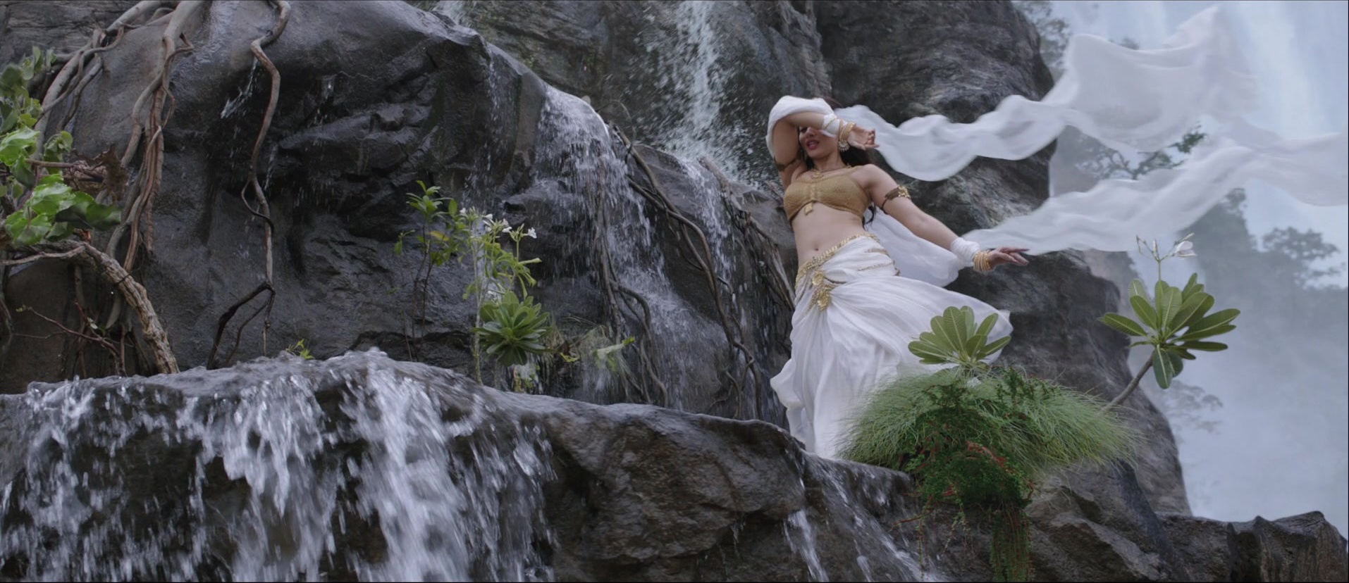 Bãhubali: The Beginning (2015), wide, 2.31:1 — film still