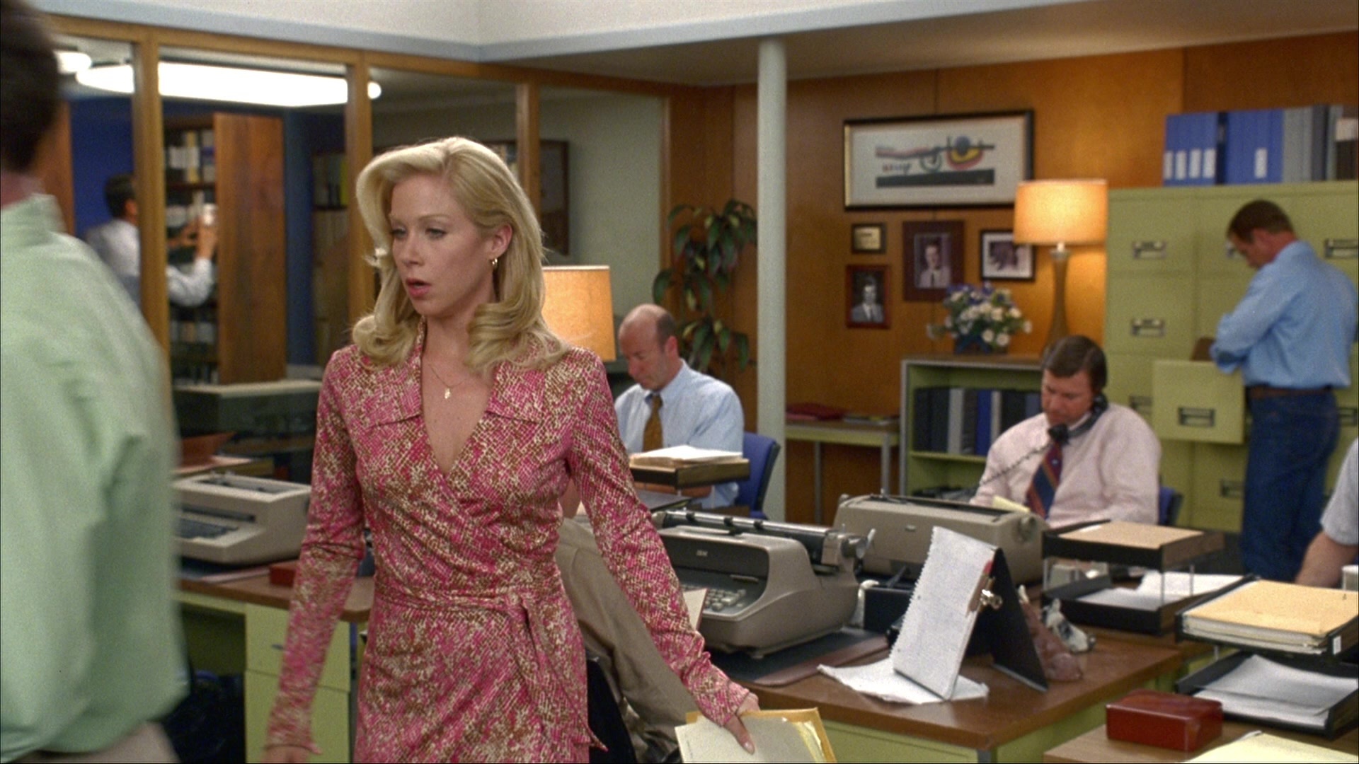 Anchorman: The Legend of Ron Burgundy (2004), wide, 1.78:1 — film still