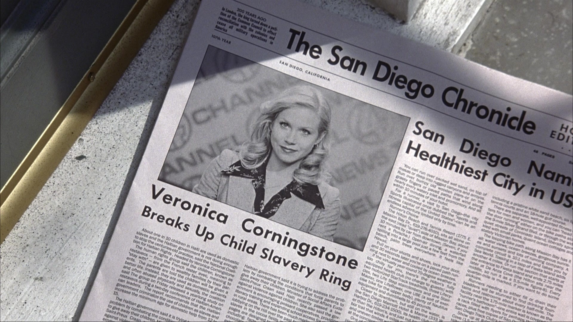Anchorman: The Legend of Ron Burgundy (2004), wide, 1.78:1 — film still