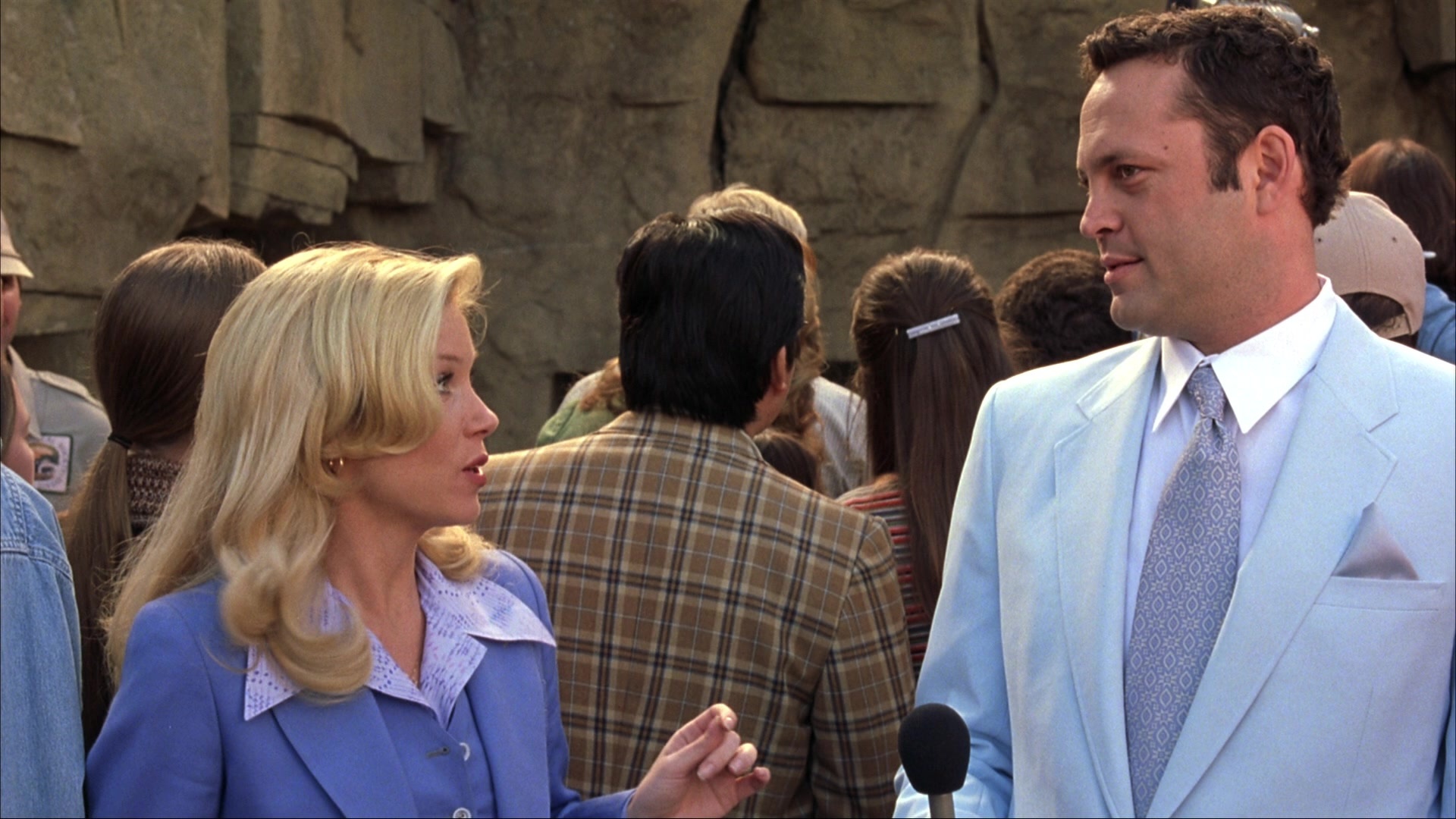 Anchorman: The Legend of Ron Burgundy (2004), wide, 1.78:1 — film still