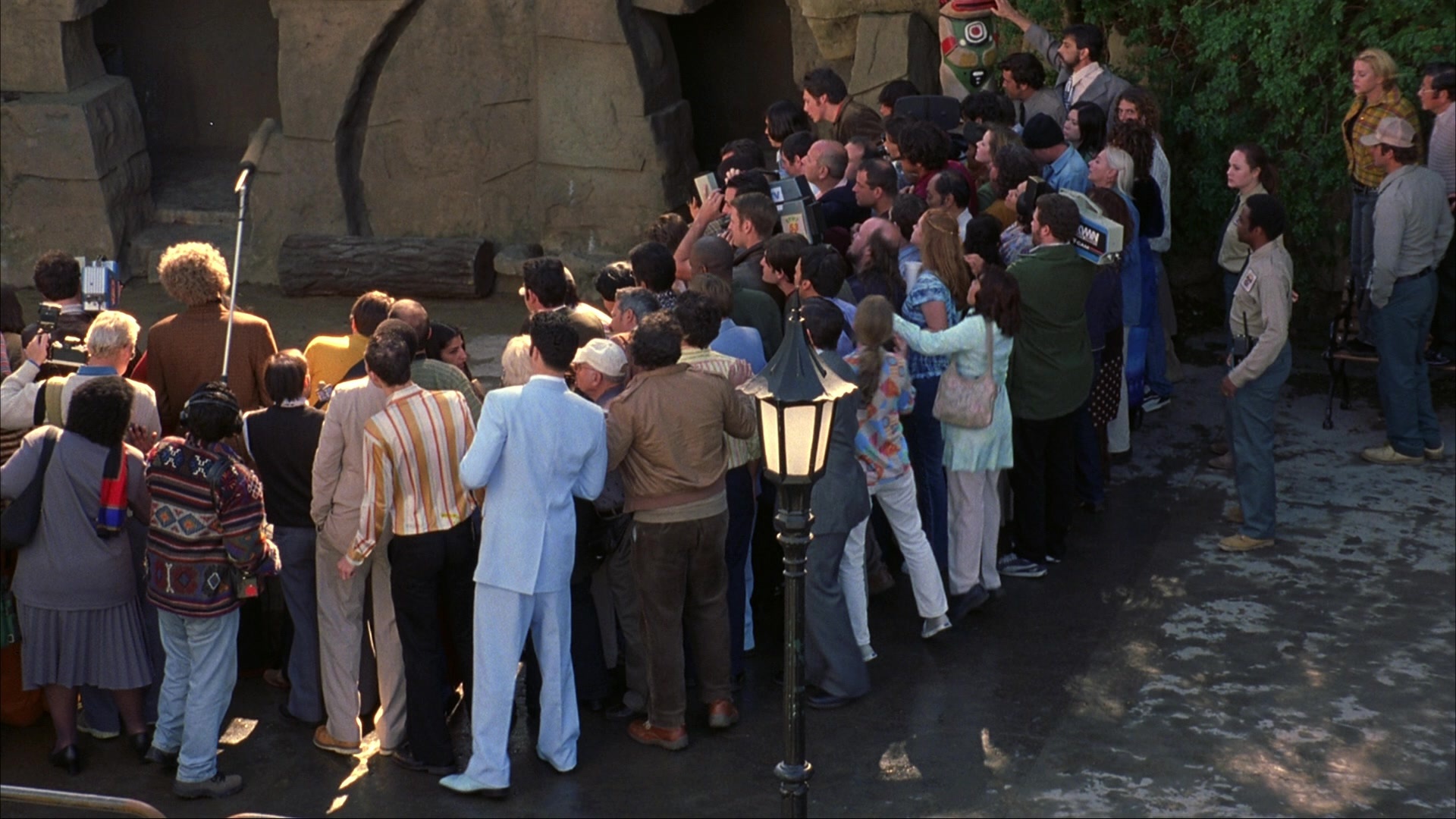 Anchorman: The Legend of Ron Burgundy (2004), wide, 1.78:1 — film still